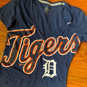 𝐍𝐈𝐊𝐄 𝐓𝐄𝐄